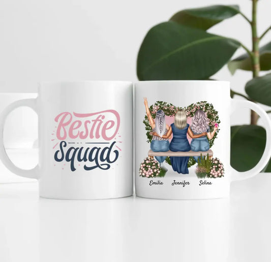 Curvy Friends auf einer Bank (3 Personen) | Personalisierte Tasse