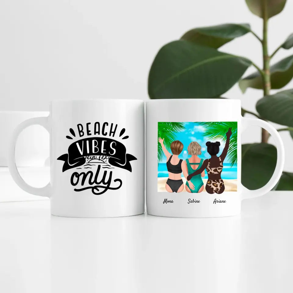 Freundinnen am Strand (3 Personen) I Personalisierte Tasse
