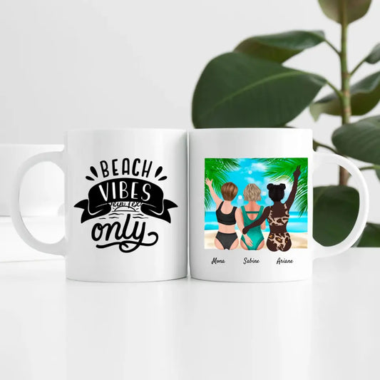 Freundinnen am Strand (3 Personen) I Personalisierte Tasse