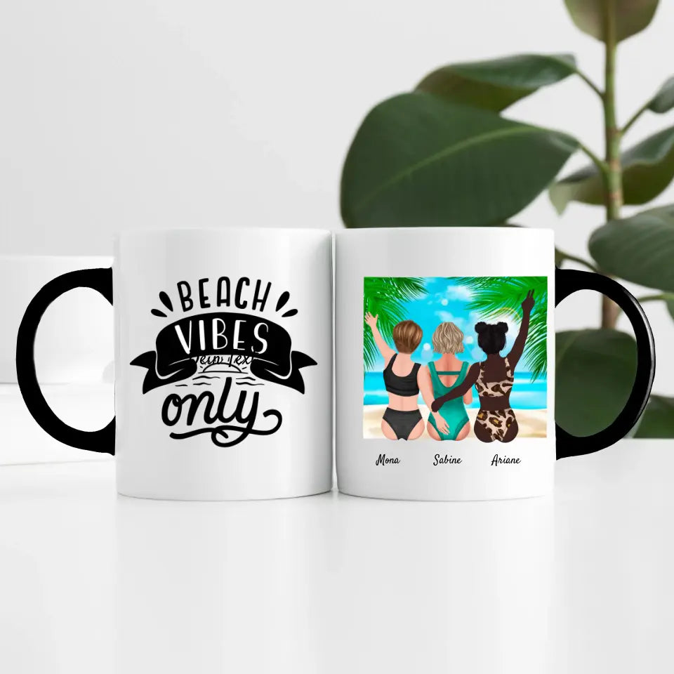 Freundinnen am Strand (3 Personen) I Personalisierte Tasse