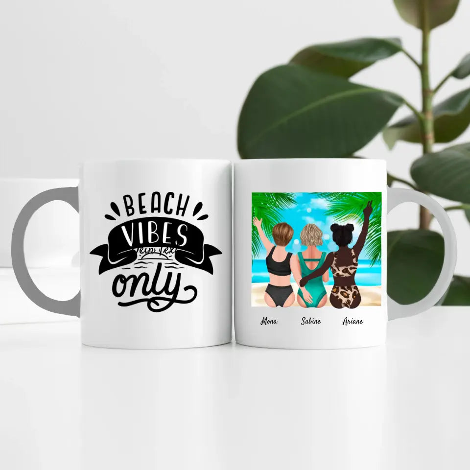 Freundinnen am Strand (3 Personen) I Personalisierte Tasse