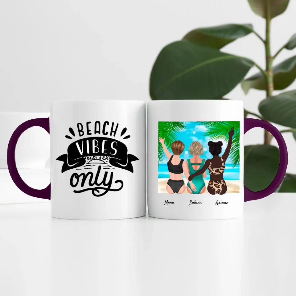 Freundinnen am Strand (3 Personen) I Personalisierte Tasse