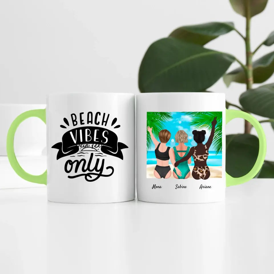 Freundinnen am Strand (3 Personen) I Personalisierte Tasse