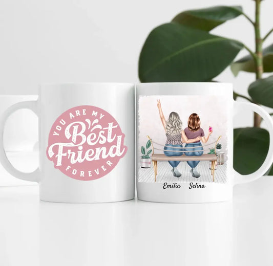 Curvy Friends auf einer Bank (2 Personen) | Personalisierte Tasse